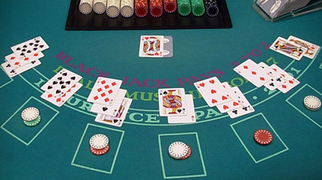 Blackjack Table Playing Maximum Hands