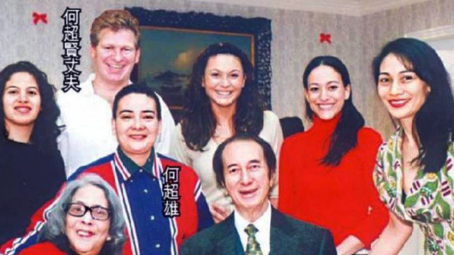Stanley Ho and His Family With His First Wife