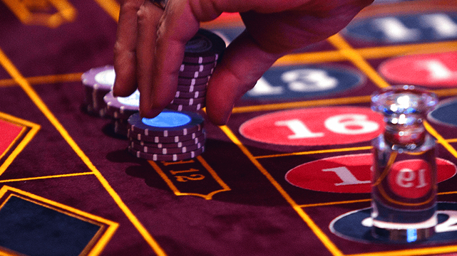 Choosing Between Slots and Roulette - What's the Best Casino Game?