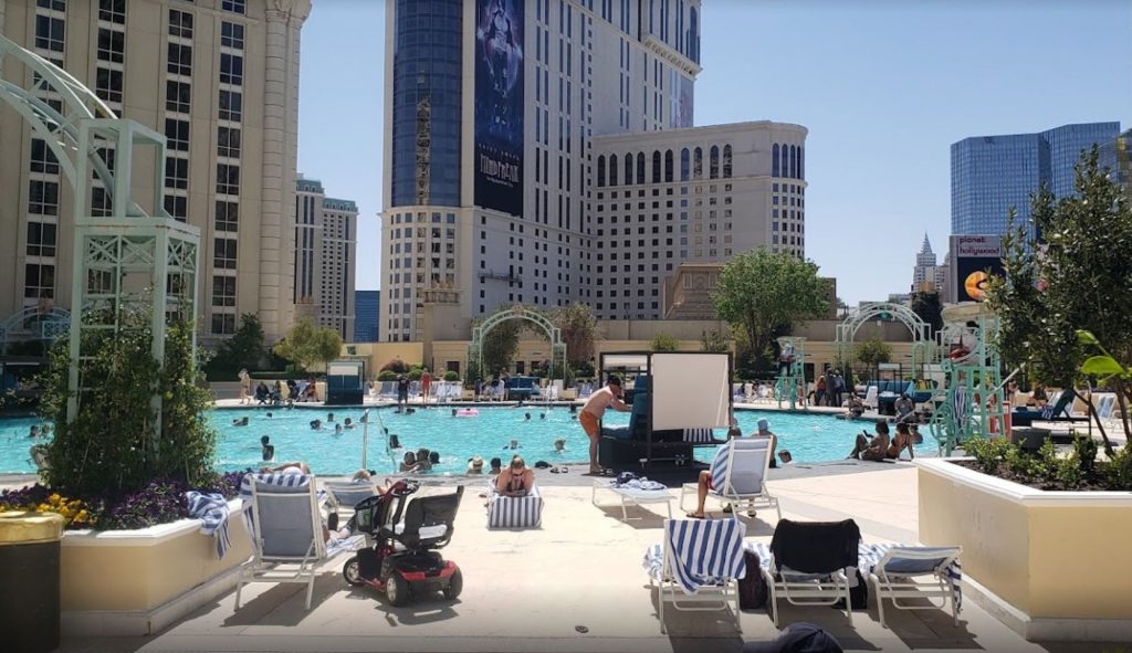 Pool á París at Paris Las Vegas