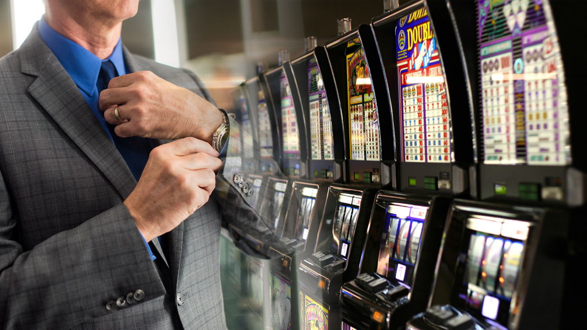 Should You Try to Become a Professional Slots Player? – BestUSCasinos.org