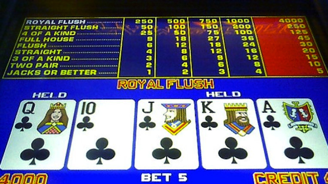 หน้าจอวิดีโอโป๊กเกอร์แสดง Royal Flush