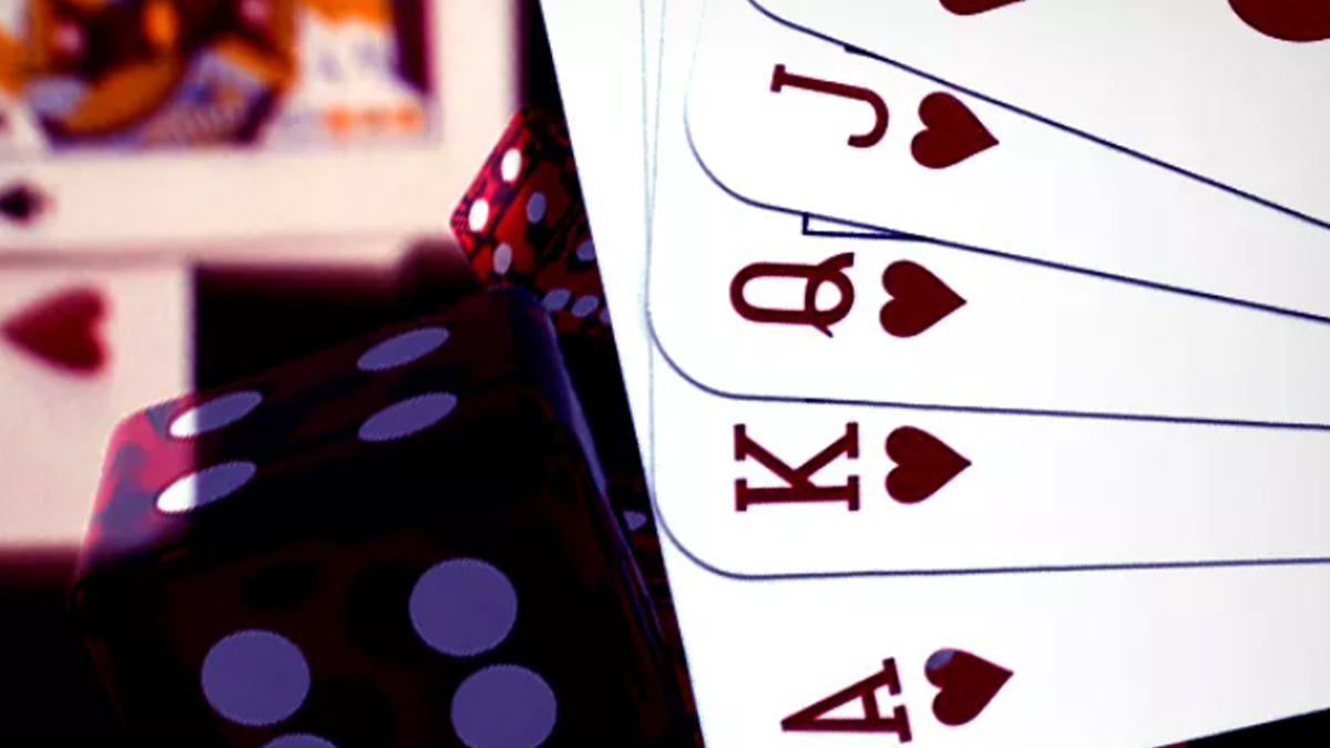 Royal Flush of Hearts พร้อมพื้นหลังลูกเต๋า