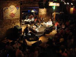 Dueling Piano Bar