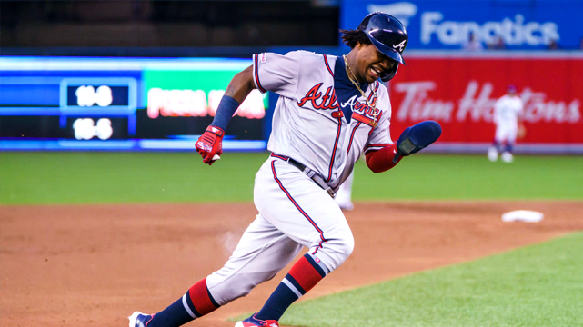 ผู้เล่น MLB Ronald Acuna Junior วิ่งตามฐาน