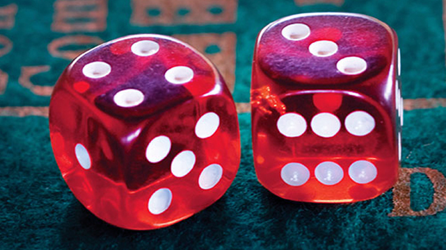 Closeup ของ Craps Dice บนโต๊ะ Craps