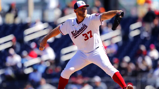 MLB Nationals Pitcher กลางขว้าง