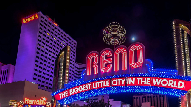 Reno Arch และ Harrah's Casino