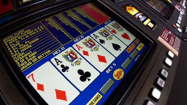 Tampak Samping Layar Video Poker