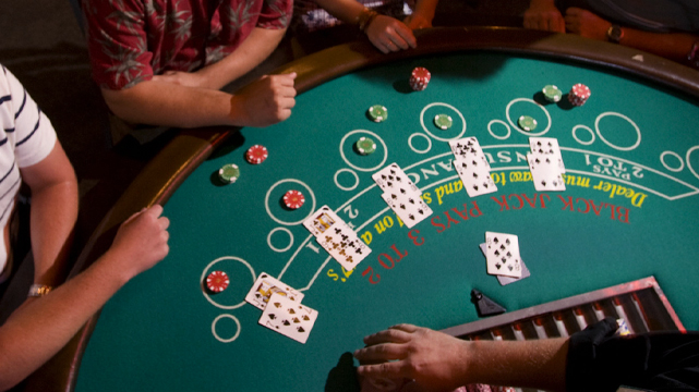 Tampilan Atas dari Game Blackjack Kasino