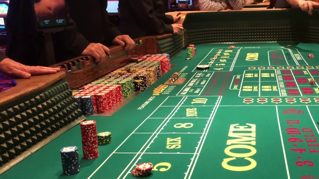 Tampilan dekat dari Game Meja Craps