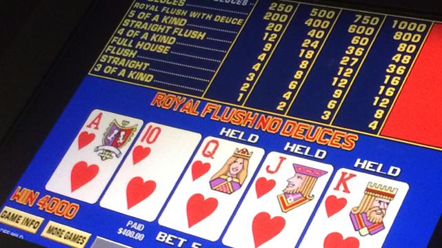 เครื่องวิดีโอโป๊กเกอร์ Royal Flush